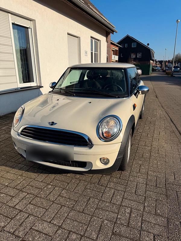 Weiß Gebraucht 2010 Mini Cooper Kleinwagen | 7.249 € - Bild 1/4