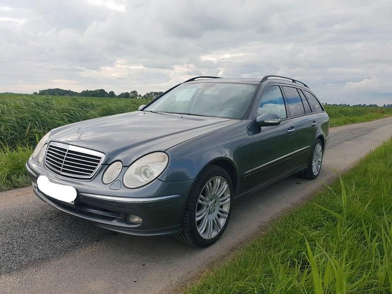 Grau Gebraucht 2006 Mercedes E320 Avantgarde Kombi | 3.500 € (Fairer Preis) - Bild 1/4