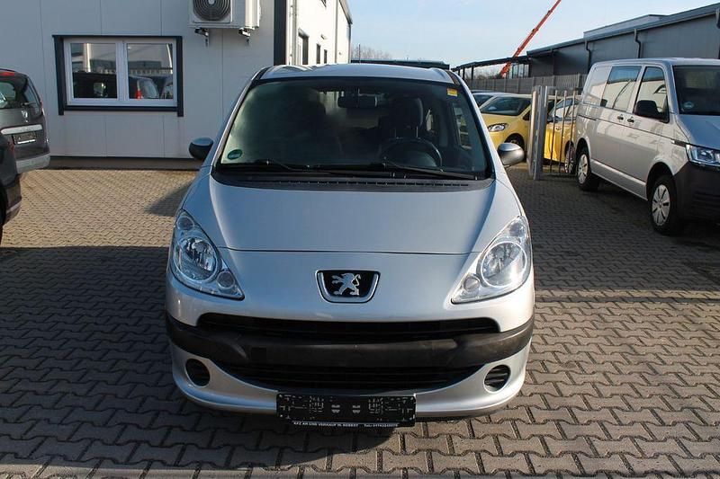 Silber Gebraucht 2007 Peugeot 1007 Van / Kleinbus | 2.650 € (Fairer Preis) - Bild 1/4