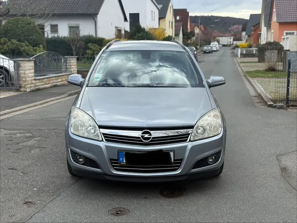 Używany Opel Astra Edition 116 KM (85 kW) 2007 Szary Sedan/Limuzyna