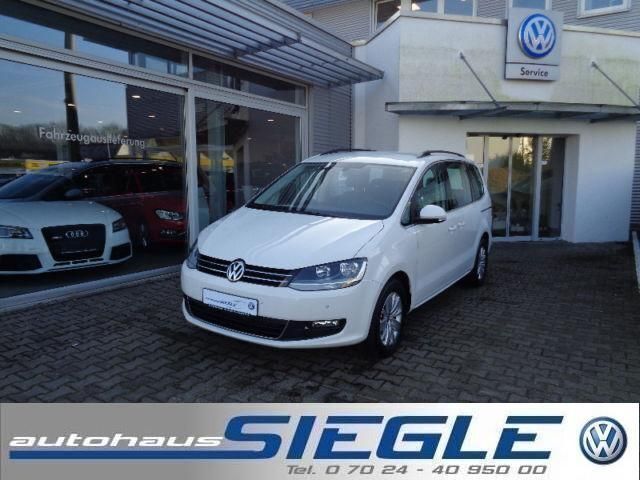 Weiß Gebraucht 2013 VW Sharan Comfortline Van / Kleinbus | 20.490 € (Teuer) - Bild 1/4
