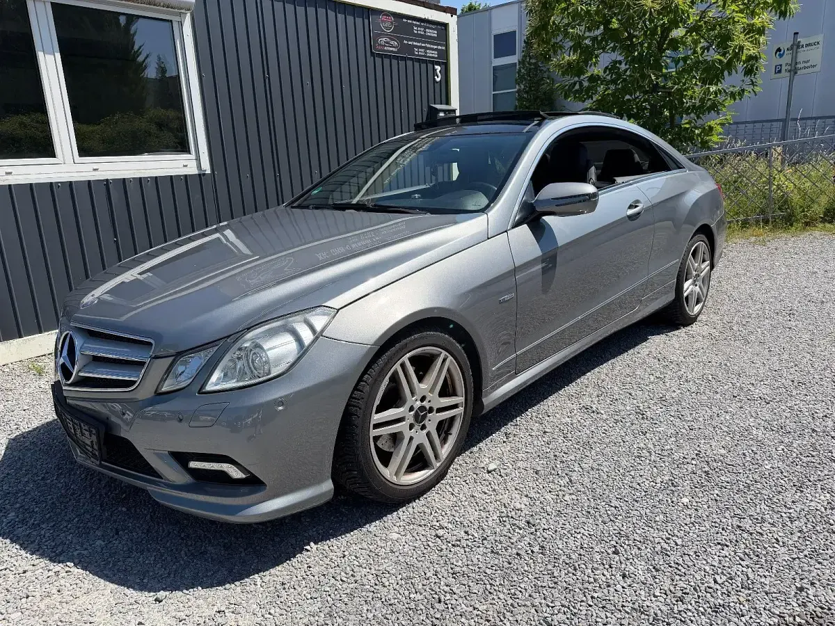 Gebraucht Mercedes E250 AMG line 204 PS (150 kW) 2009 Silber Coupé