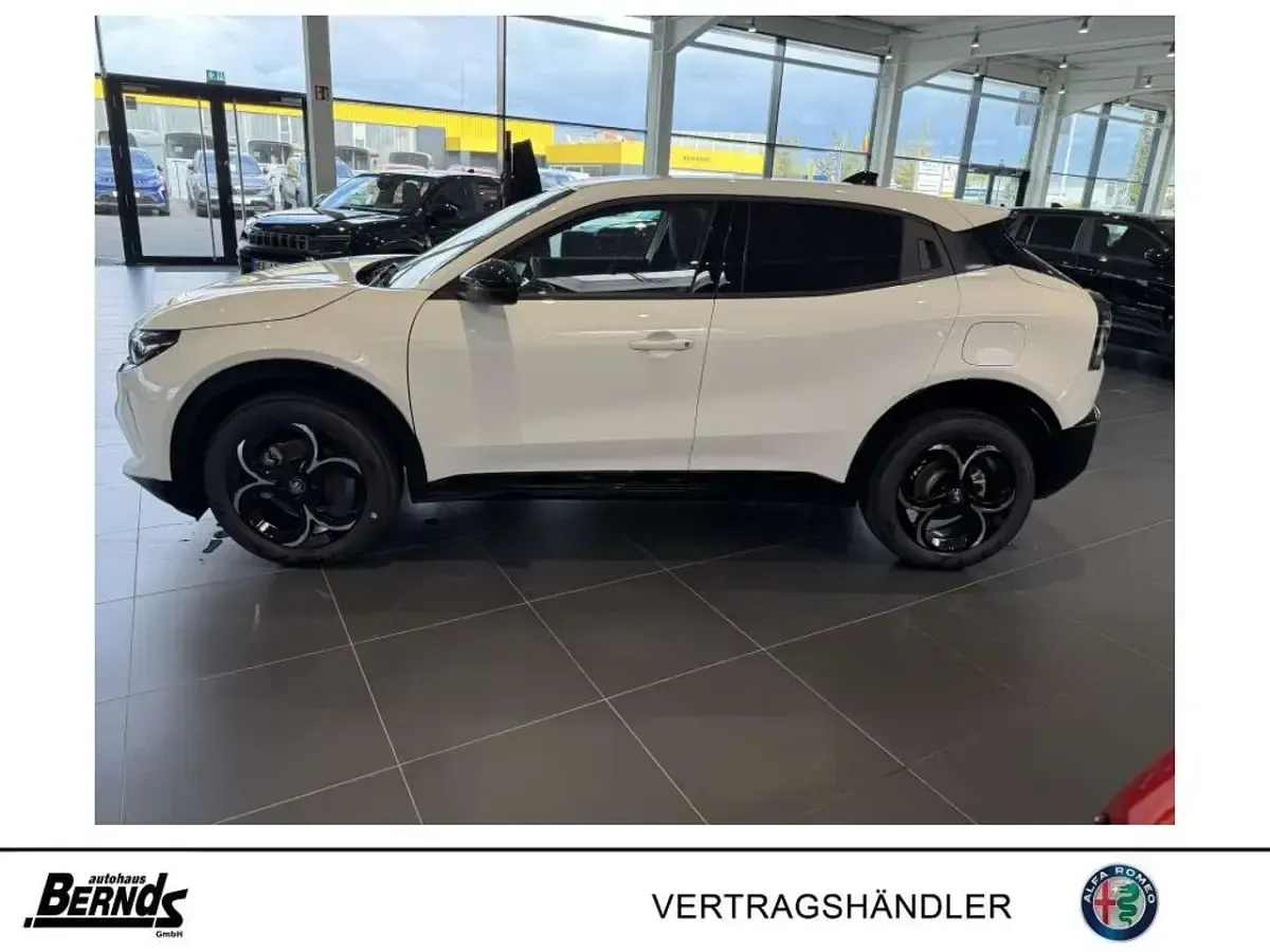 Neu Alfa Romeo Junior Ti 114 kW (156 PS) 2026 Bianco sempione SUV