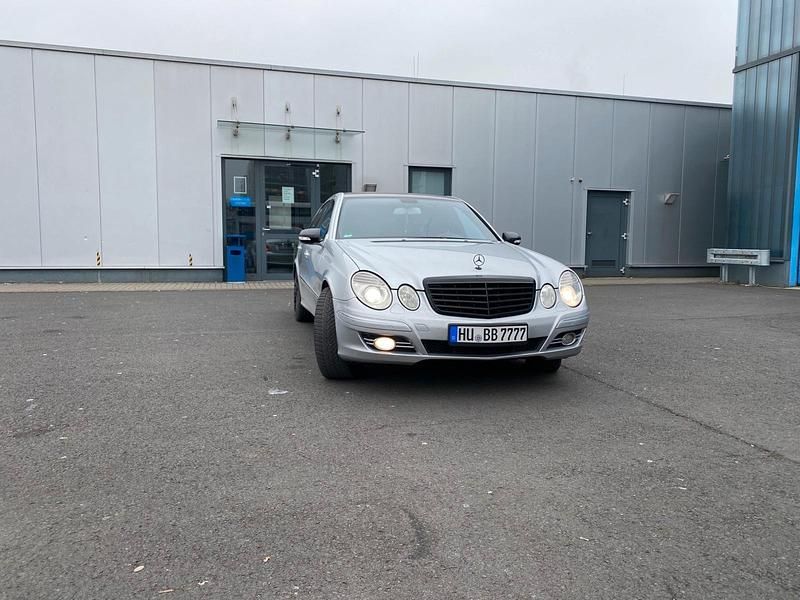 Grau Gebraucht 2007 Mercedes E280 Avantgarde Limousine | 6.000 € (Etwas zu teuer) - Bild 1/4