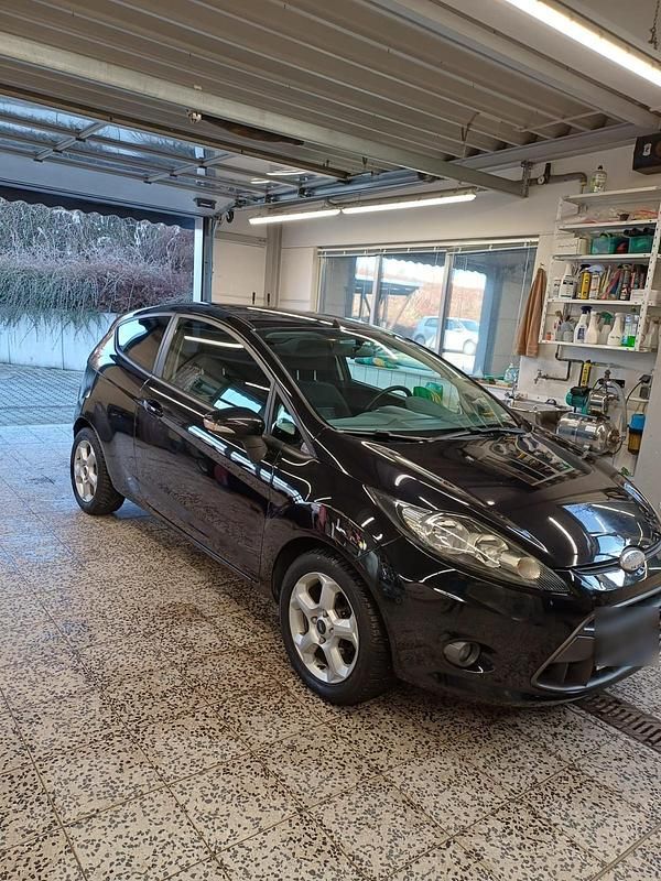 Gebraucht Ford Fiesta 97 PS (71 kW) 2010 Schwarz Kleinwagen