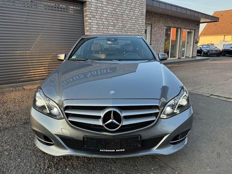 Second-hand Mercedes E200 184 CP (135 kW) 2013 Argintiu Berlinǎ