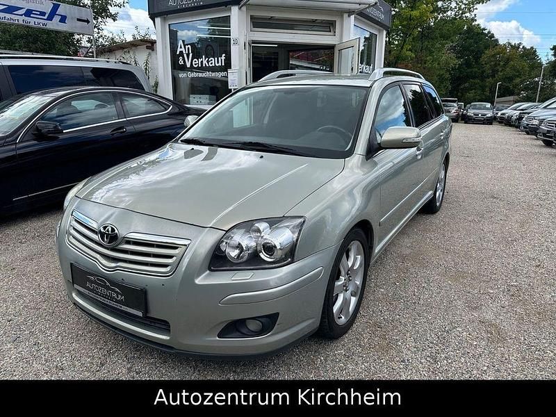 Grün Gebraucht 2006 Toyota Avensis Executive Kombi | 5.990 € (Teuer) - Bild 1/4