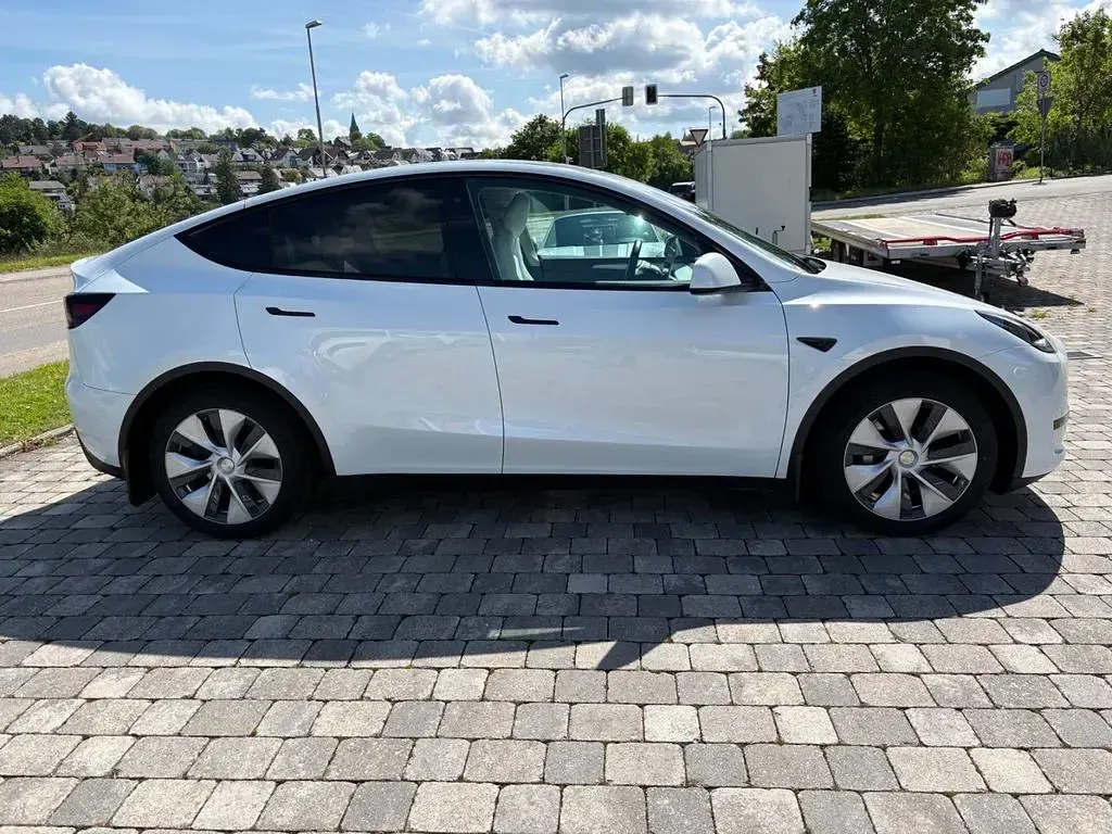 Gebraucht Tesla Model Y RWD 255 kW (347 PS) 2023 Weiß SUV