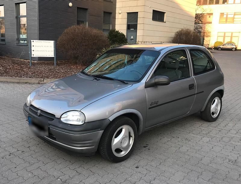 Gebraucht Opel Corsa 75 PS (55 kW) 1997 Silber Kleinwagen
