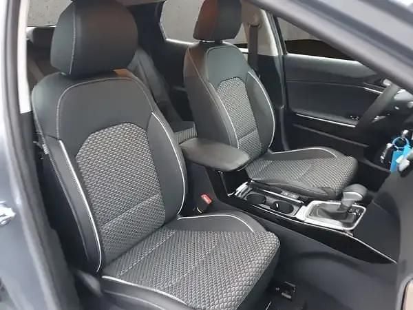 Neu Kia Ceed 150 PS (110 kW) 2026 Lunarsilber met. Kleinwagen