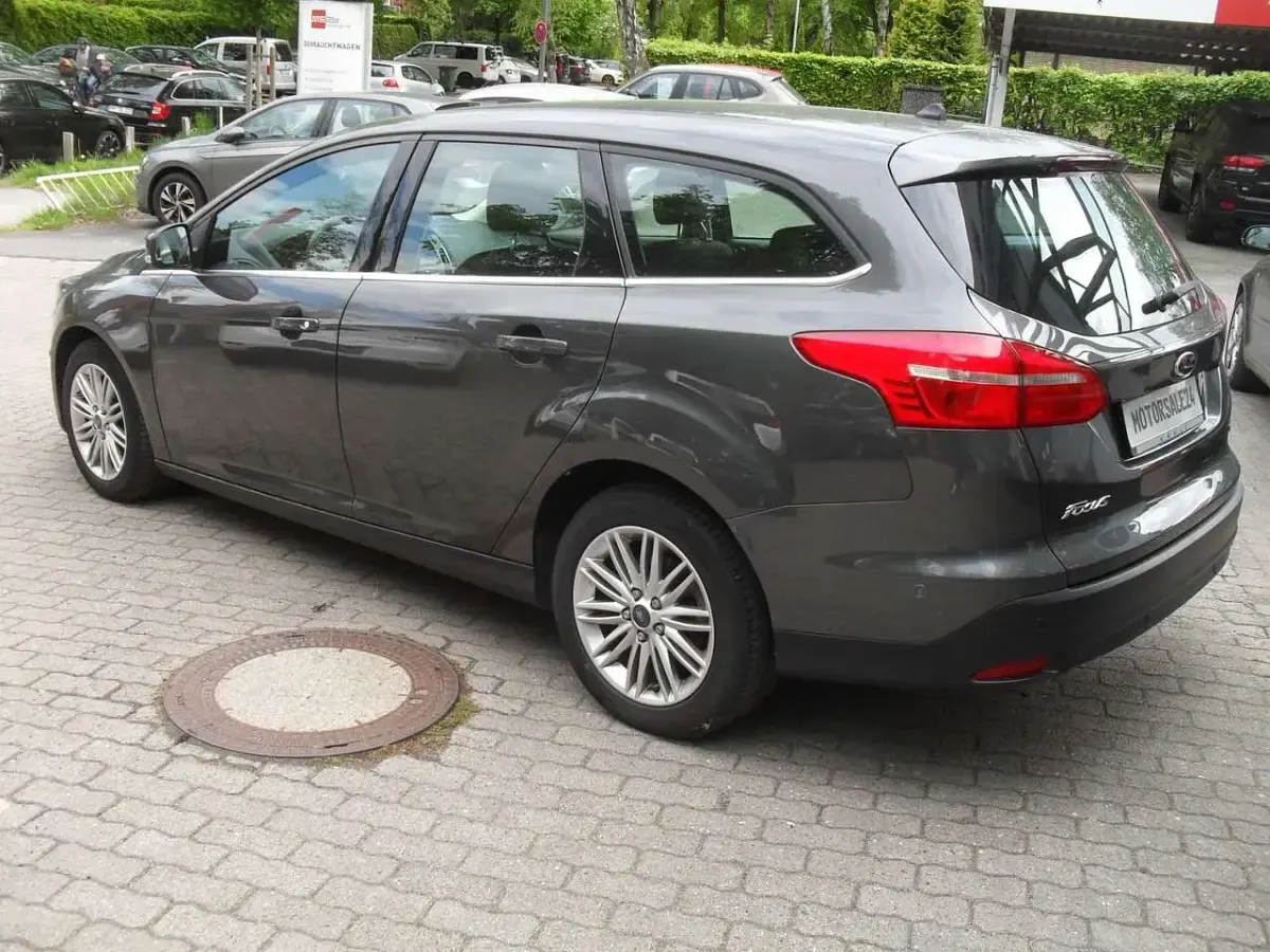 Gebraucht Ford Focus Cool & Connect 125 PS (91 kW) 2018 Grau Kombi