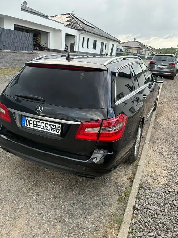 Gebraucht Mercedes E300 Avantgarde 231 PS (169 kW) 2011 Schwarz Limousine