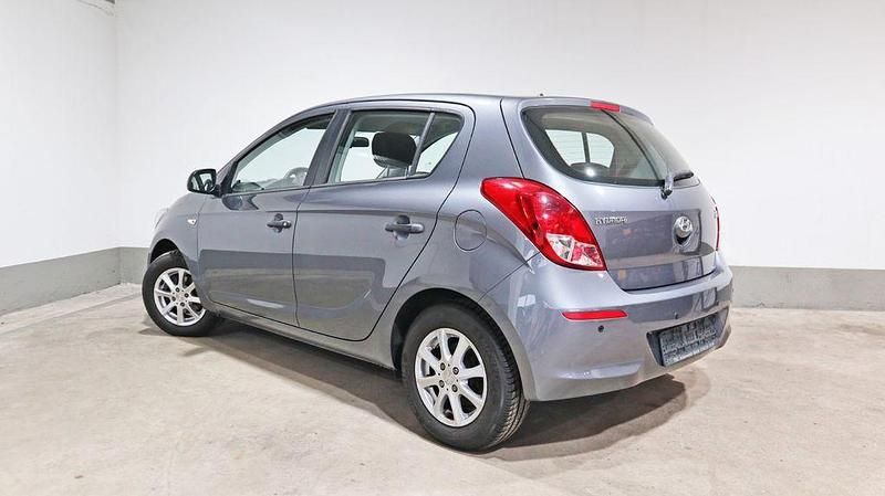 Gebraucht Hyundai i20 Classic 86 PS (63 kW) 2014 Grau Kleinwagen