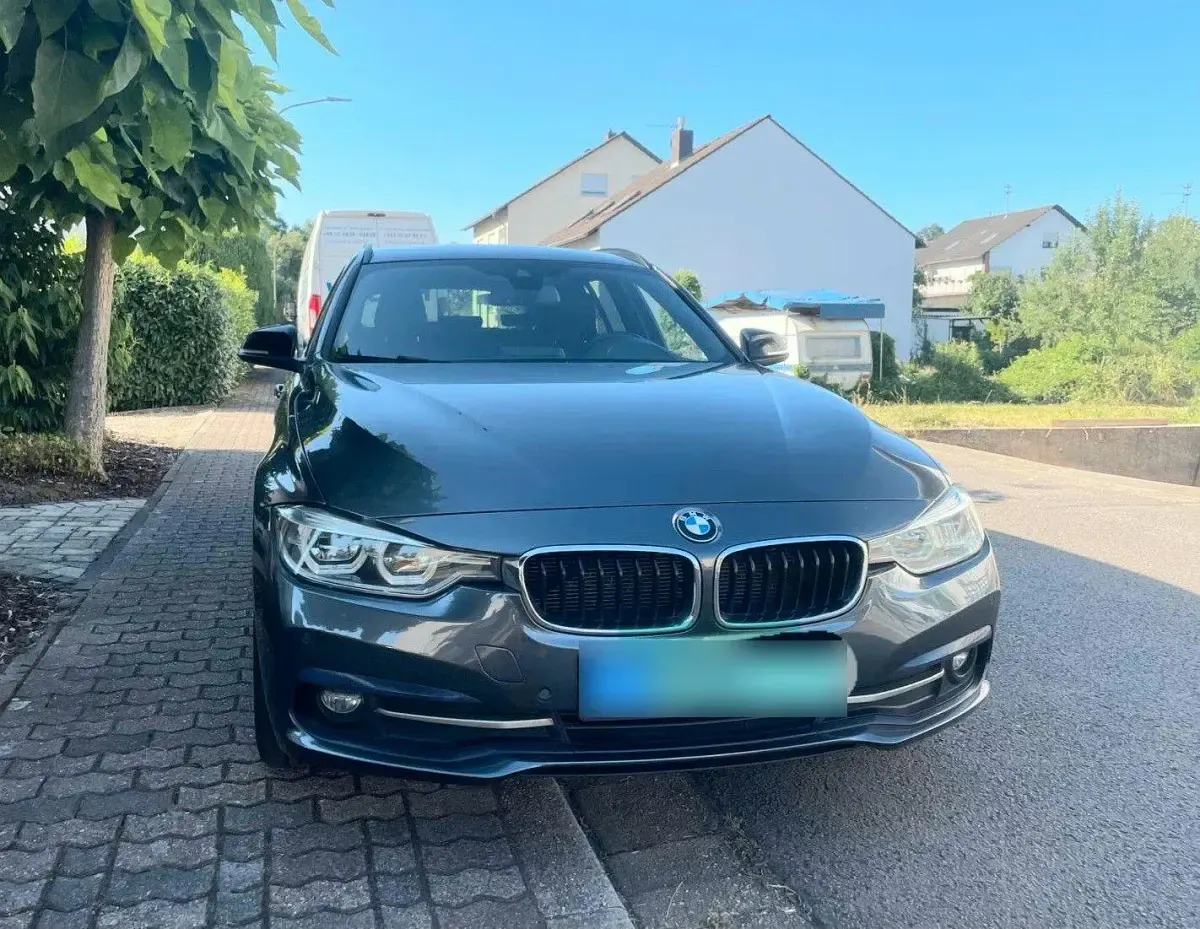 Gebraucht BMW 320 Sport Line 190 PS (139 kW) 2016 Grau Kombi