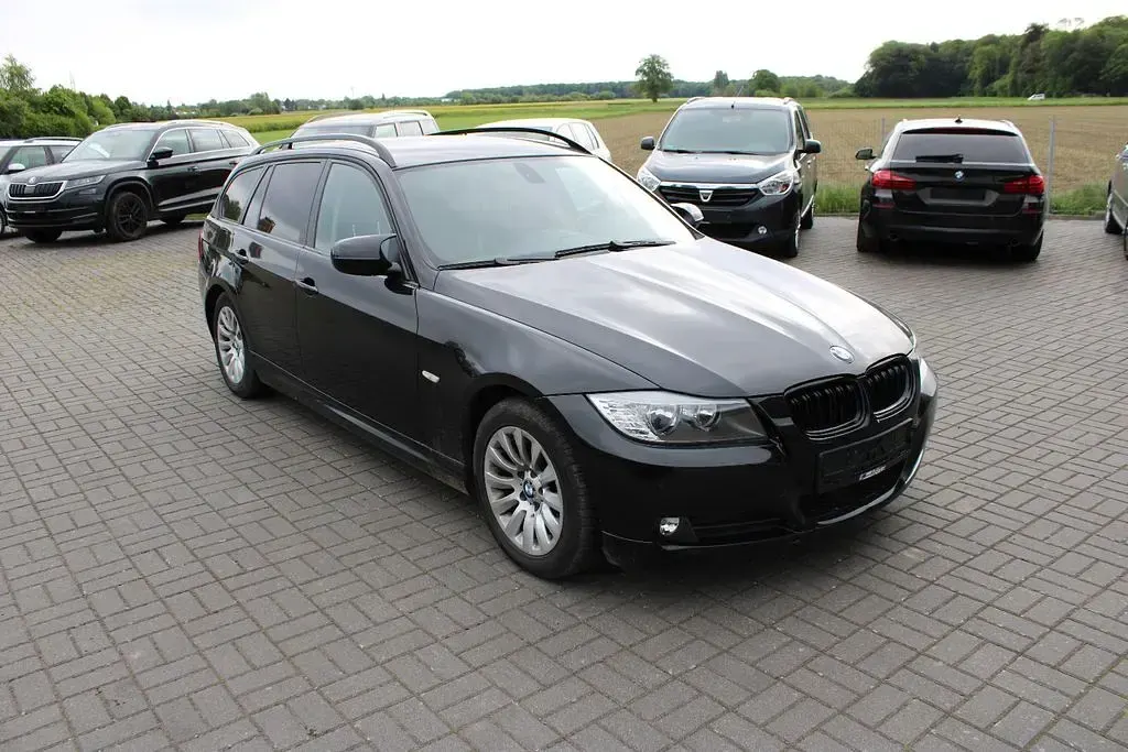 Gebraucht BMW 320 Comfort Edition 170 PS (125 kW) 2009 Schwarz Kombi