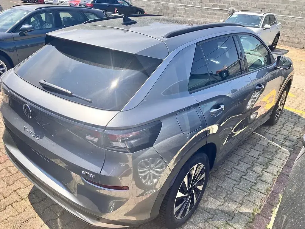 Neu VW T-Roc Life 150 PS (110 kW) 2026 Grau SUV