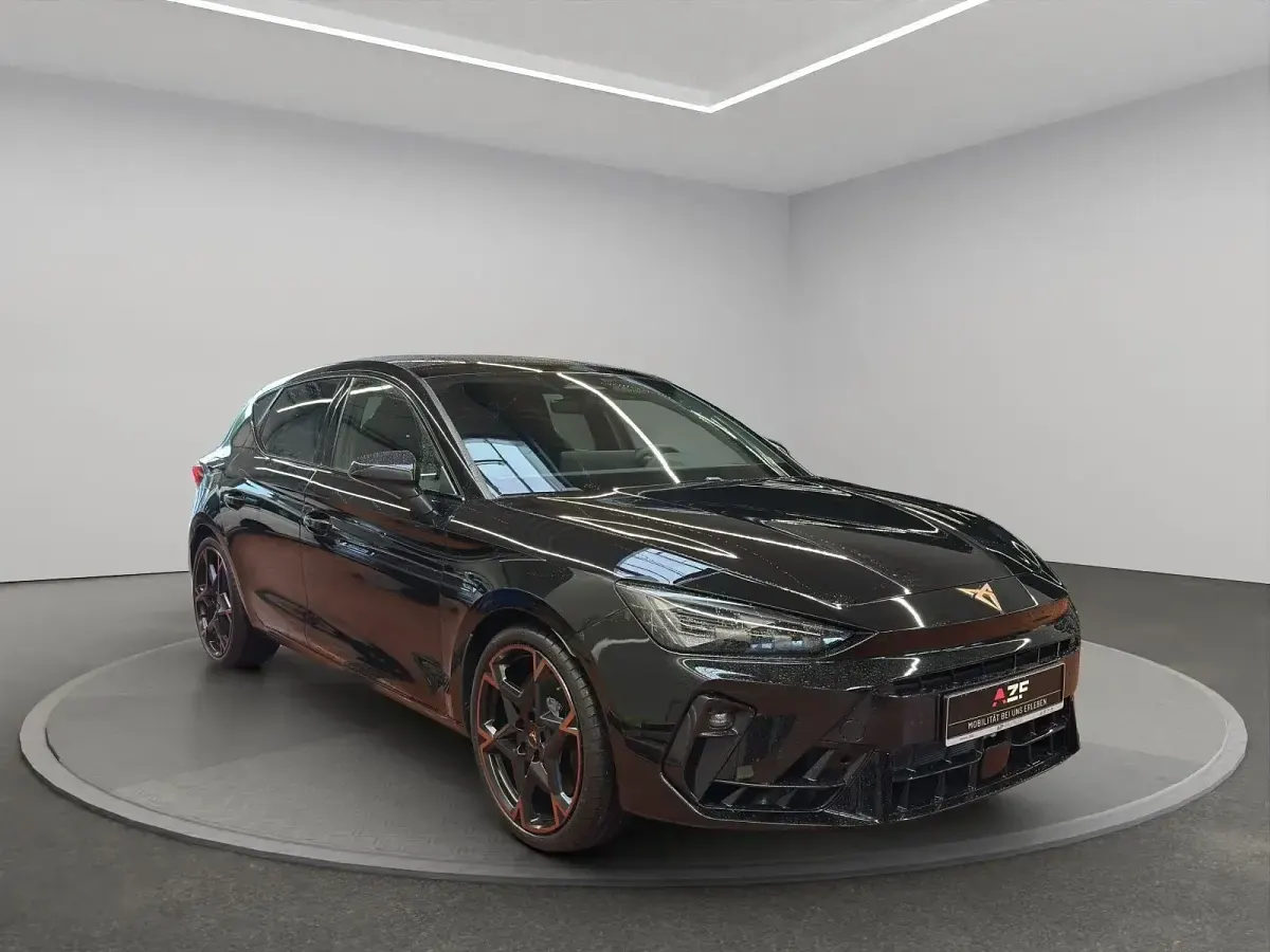 Neu Cupra Leon VZ 300 PS (220 kW) 2026 Mitternachtsschwarz Limousine