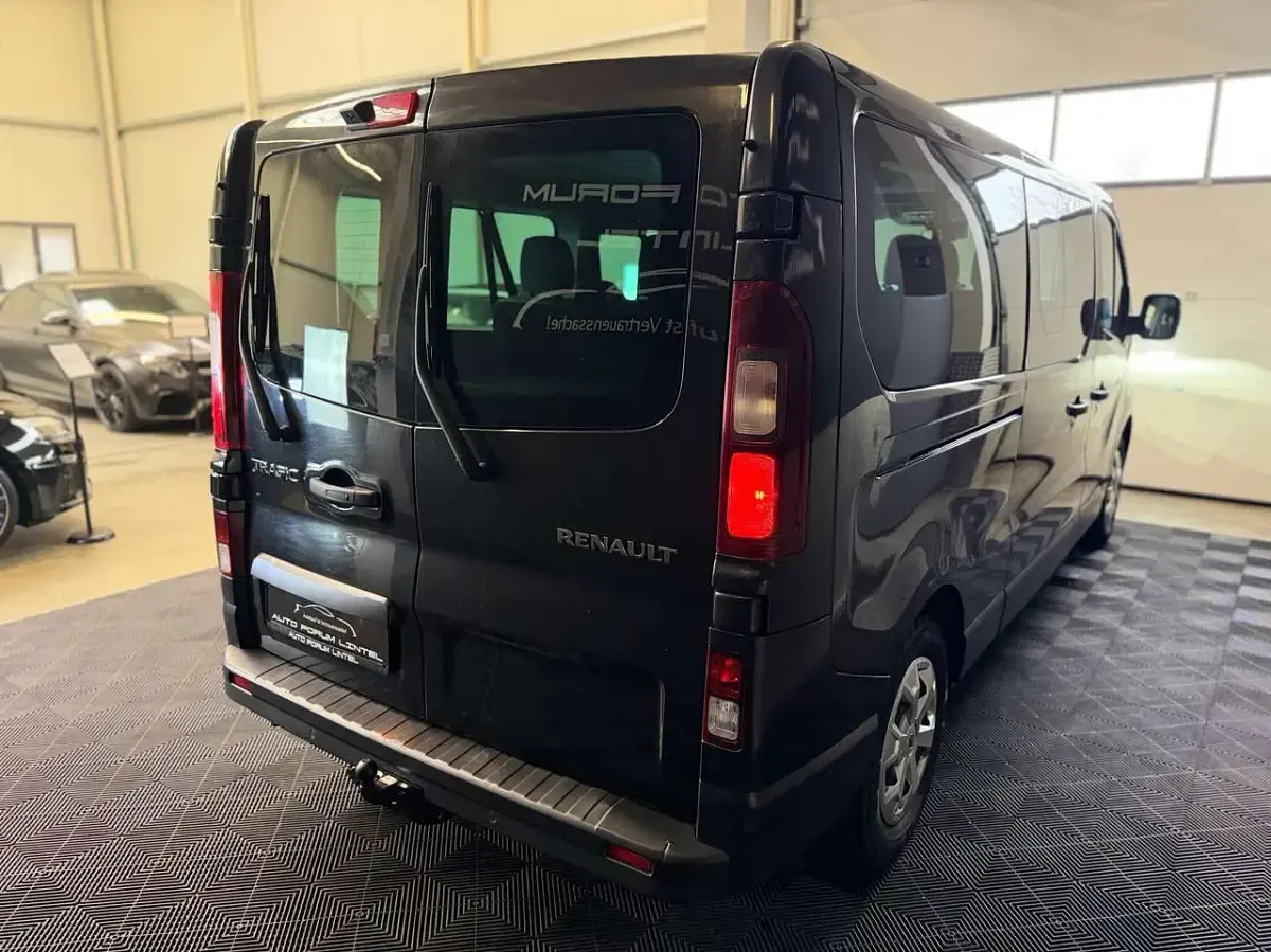 Gebraucht Renault Trafic Life 150 PS (110 kW) 2022 Schwarz midnight Van / Kleinbus