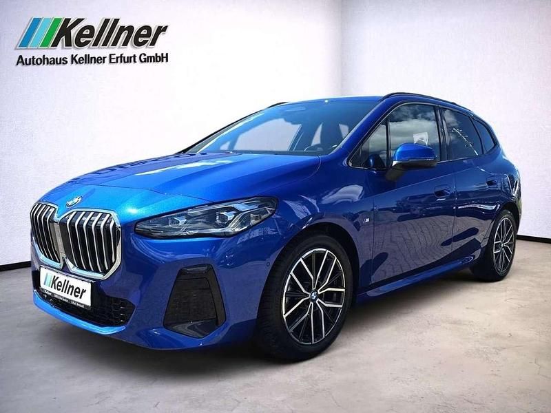 Portimao blau met. Gebraucht 2023 BMW 220 M Sport Van / Kleinbus | 30.690 € (Fairer Preis) - Bild 1/4