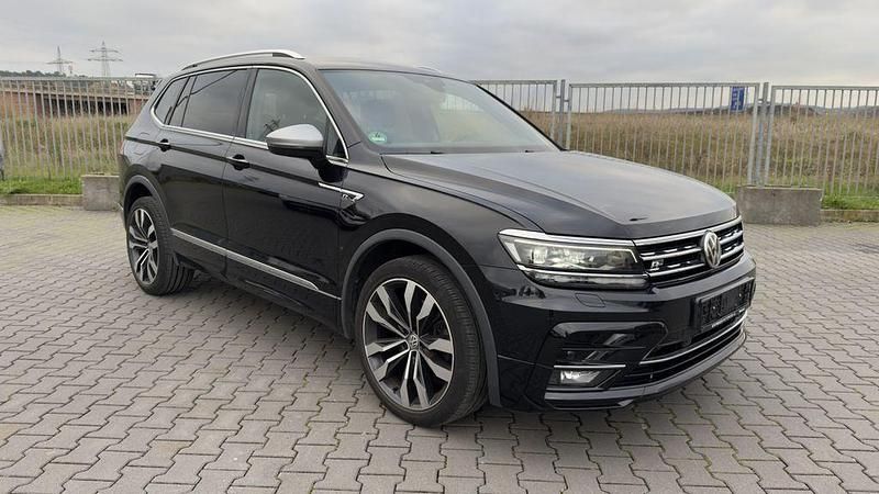 Deep black perleffekt Gebraucht 2019 VW Tiguan Allspace R-line SUV | 22.900 € (Guter Preis) - Bild 1/4