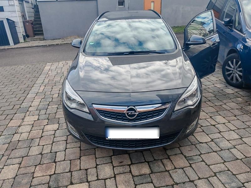 Gebraucht Opel Astra 140 PS (102 kW) 2012 Grau Kombi