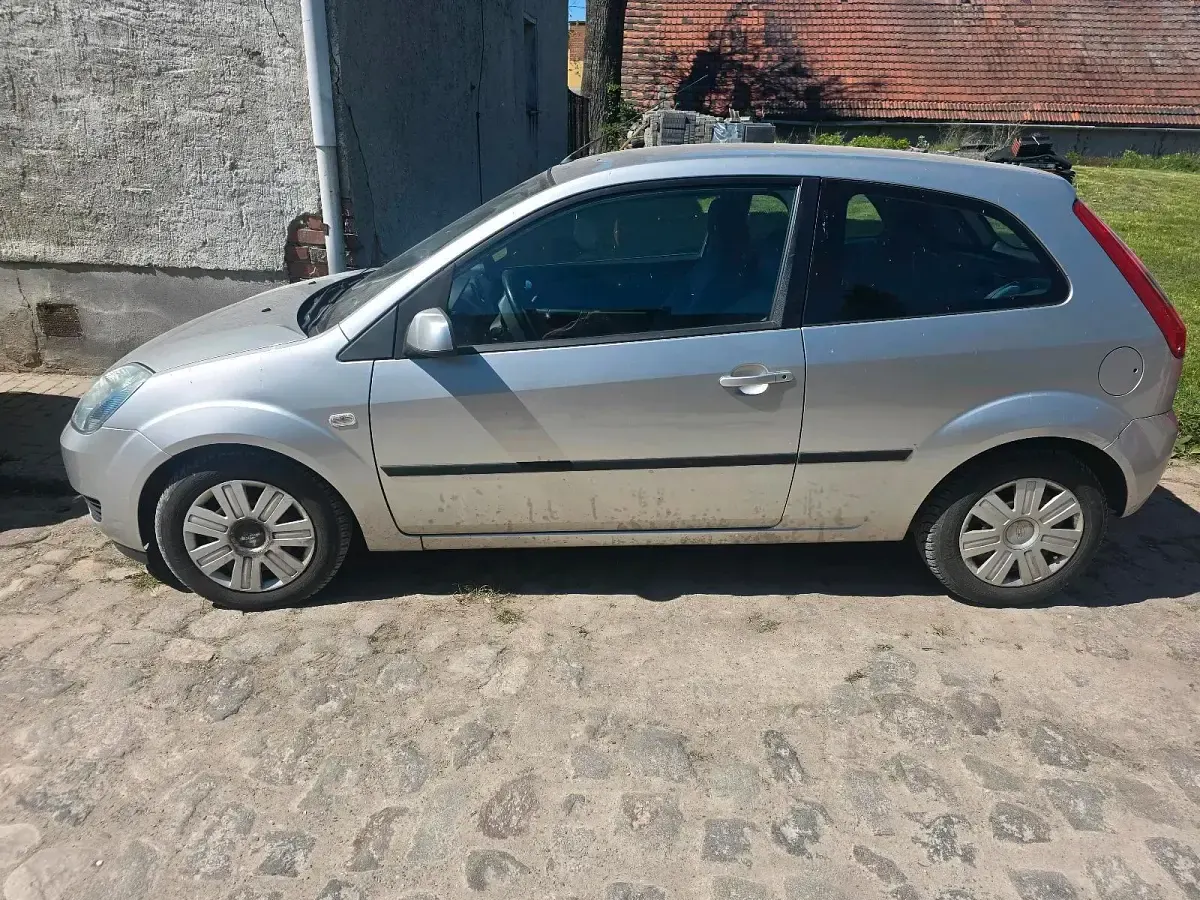 Gebraucht Ford Fiesta 69 PS (50 kW) 2005 Grau Kleinwagen