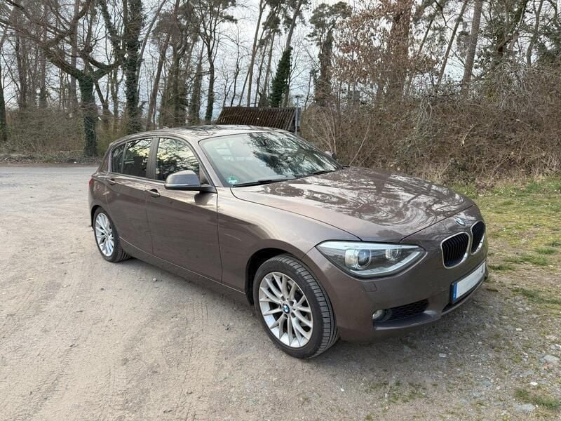 Grün Gebraucht 2014 BMW 120 Sport Line Kleinwagen | 12.500 € (Fairer Preis) - Bild 1/4