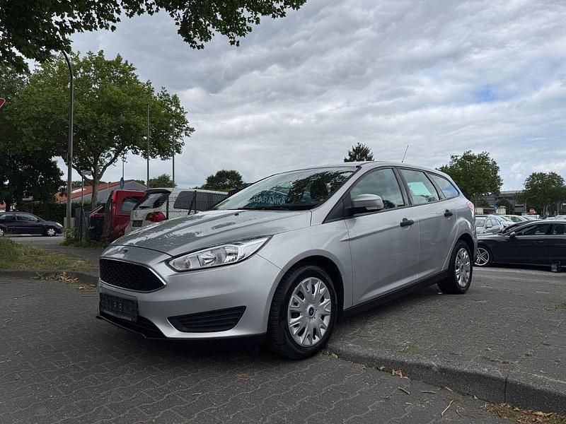 Silber Gebraucht 2016 Ford Focus Ambiente Kombi | 6.790 € (Superpreis) - Bild 1/4