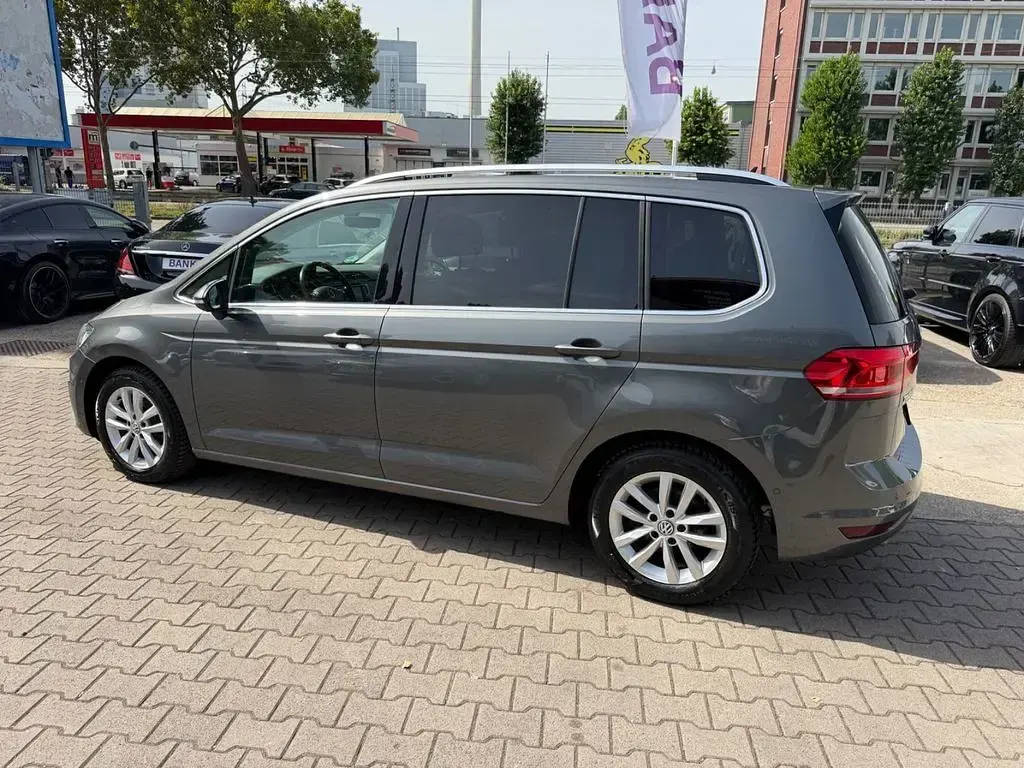 Gebraucht VW Touran Highline 150 PS (110 kW) 2017 Grau Van / Kleinbus