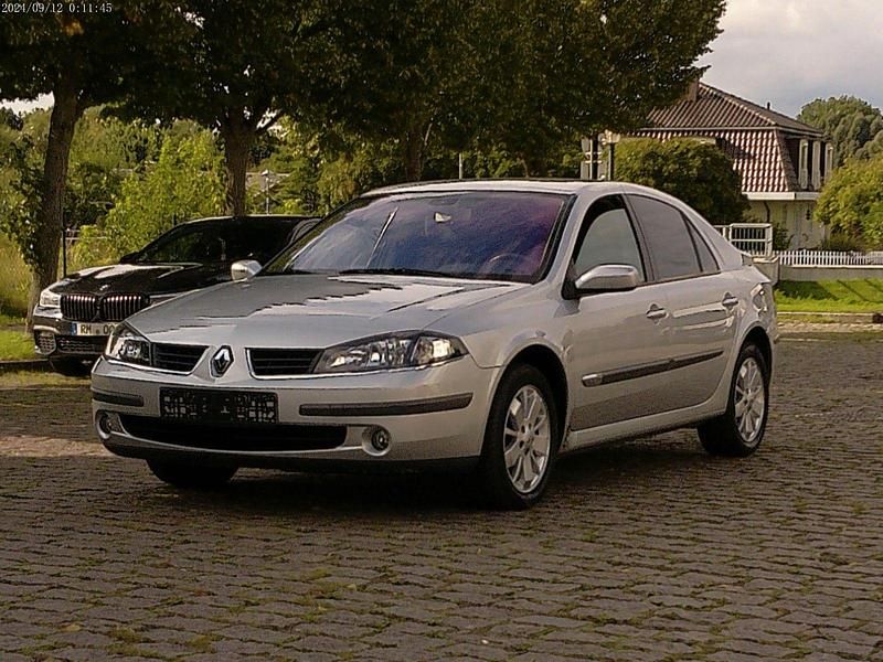 Grau Gebraucht 2007 Renault Laguna II Avantage Limousine | 3.490 € (Etwas zu teuer) - Bild 1/4