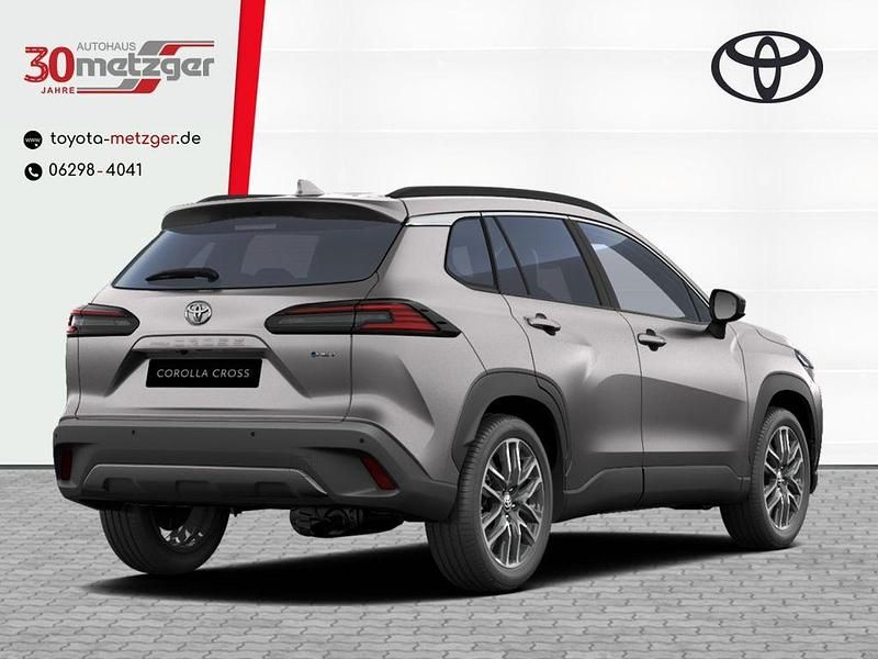 Neu Toyota Corolla Cross 178 PS (130 kW) 2025 Silber SUV