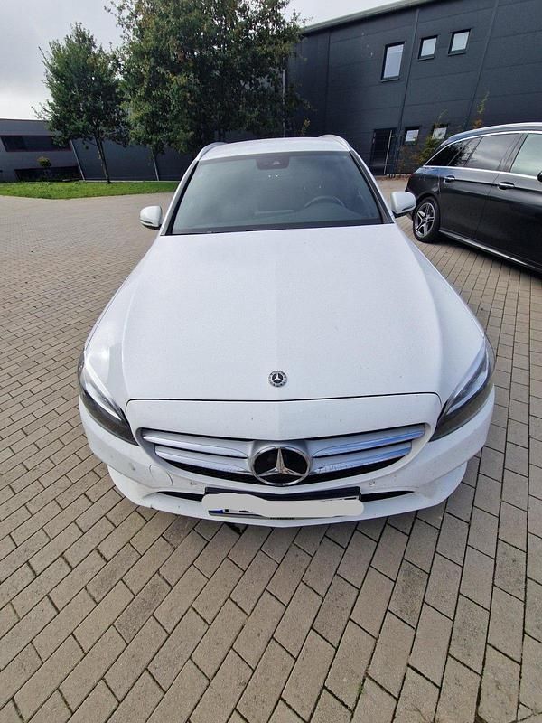 Weiß Gebraucht 2020 Mercedes C300e Kombi | 19.000 € (Superpreis) - Bild 1/4