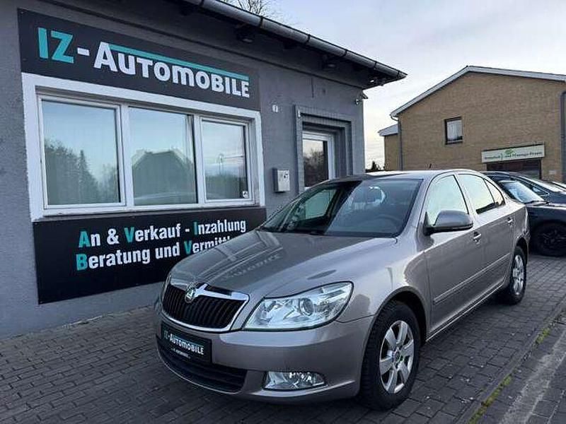 Gebraucht Skoda Octavia Elegance 105 PS (77 kW) 2012 Cappuccinobeige metallic Kleinwagen