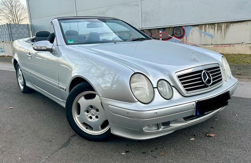 Gebraucht Mercedes CLK320 Elegance 218 PS (160 kW) 2002 Silber Cabrio