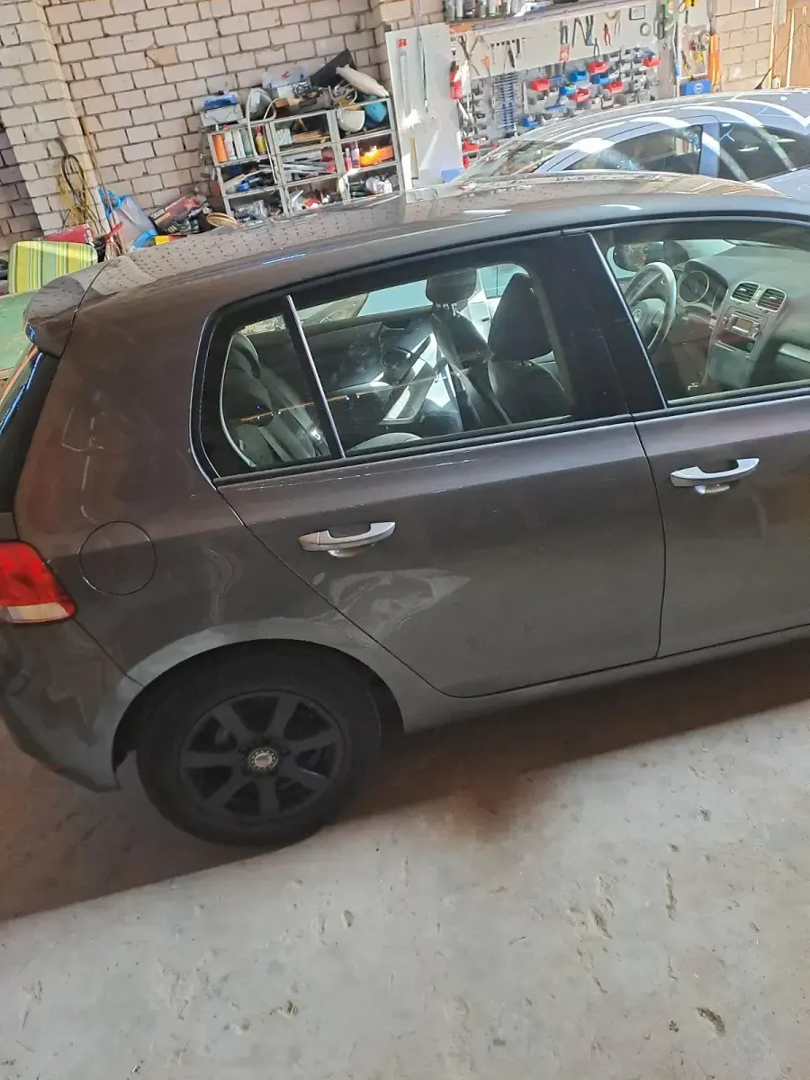 Używany VW Golf VI 80 KM (58 kW) 2011 Brązowy Hatchback