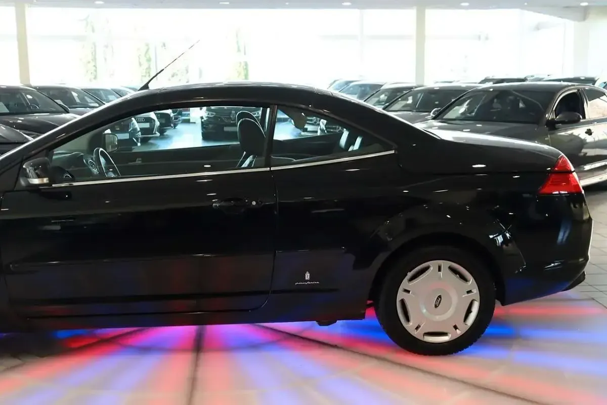Gebraucht Ford Focus Cabriolet Titanium 145 PS (106 kW) 2010 Neroschwarz Cabrio