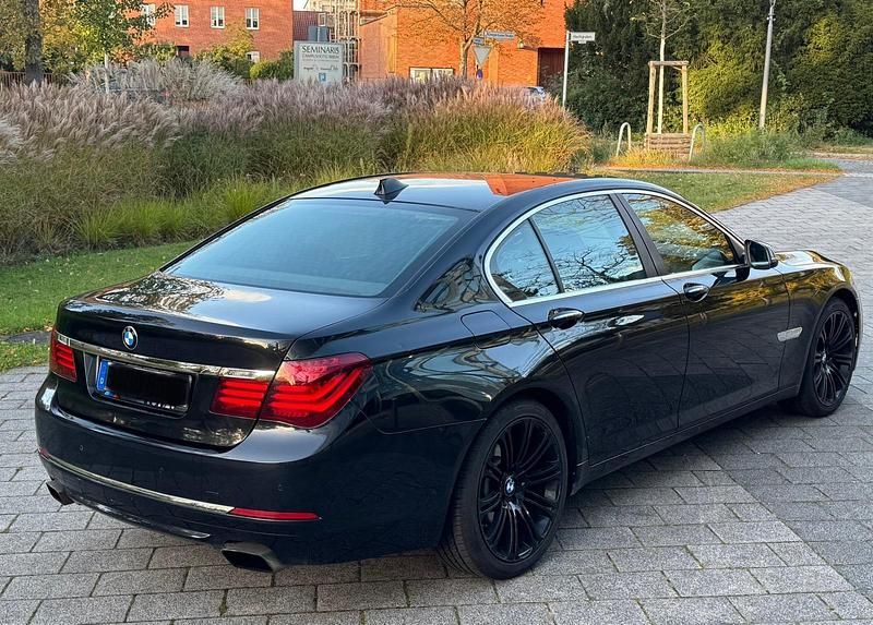 Gebraucht BMW 730 Comfort Edition 258 PS (189 kW) 2015 Schwarz Limousine