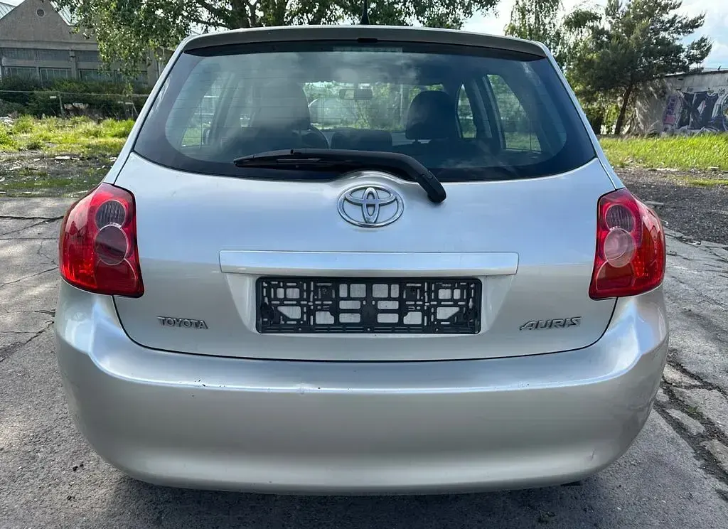 Gebraucht Toyota Auris Life 132 PS (97 kW) 2009 Silber Kleinwagen