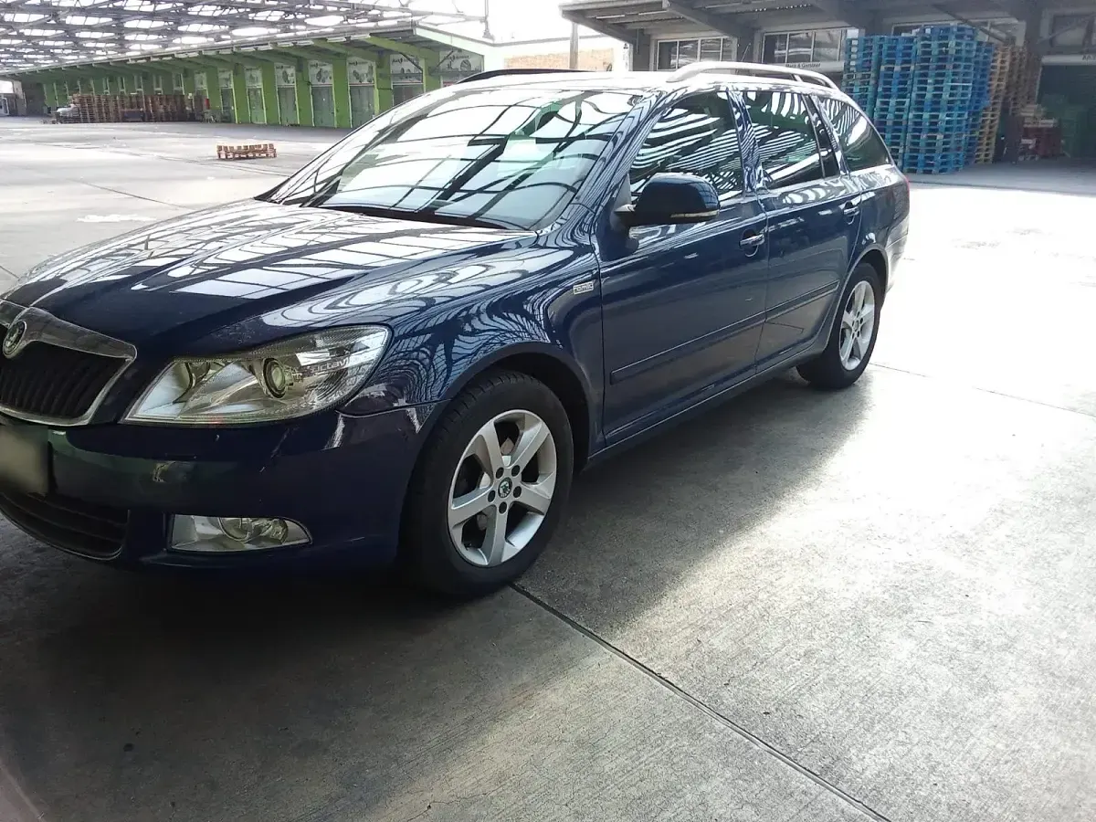 Gebraucht Skoda Octavia 105 PS (77 kW) 2012 Blau Kombi