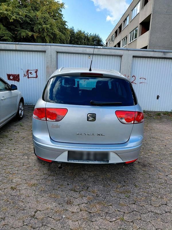 Silber Gebraucht 2007 Seat Altea XL Van / Kleinbus | 2.600 € (Fairer Preis) - Bild 1/4