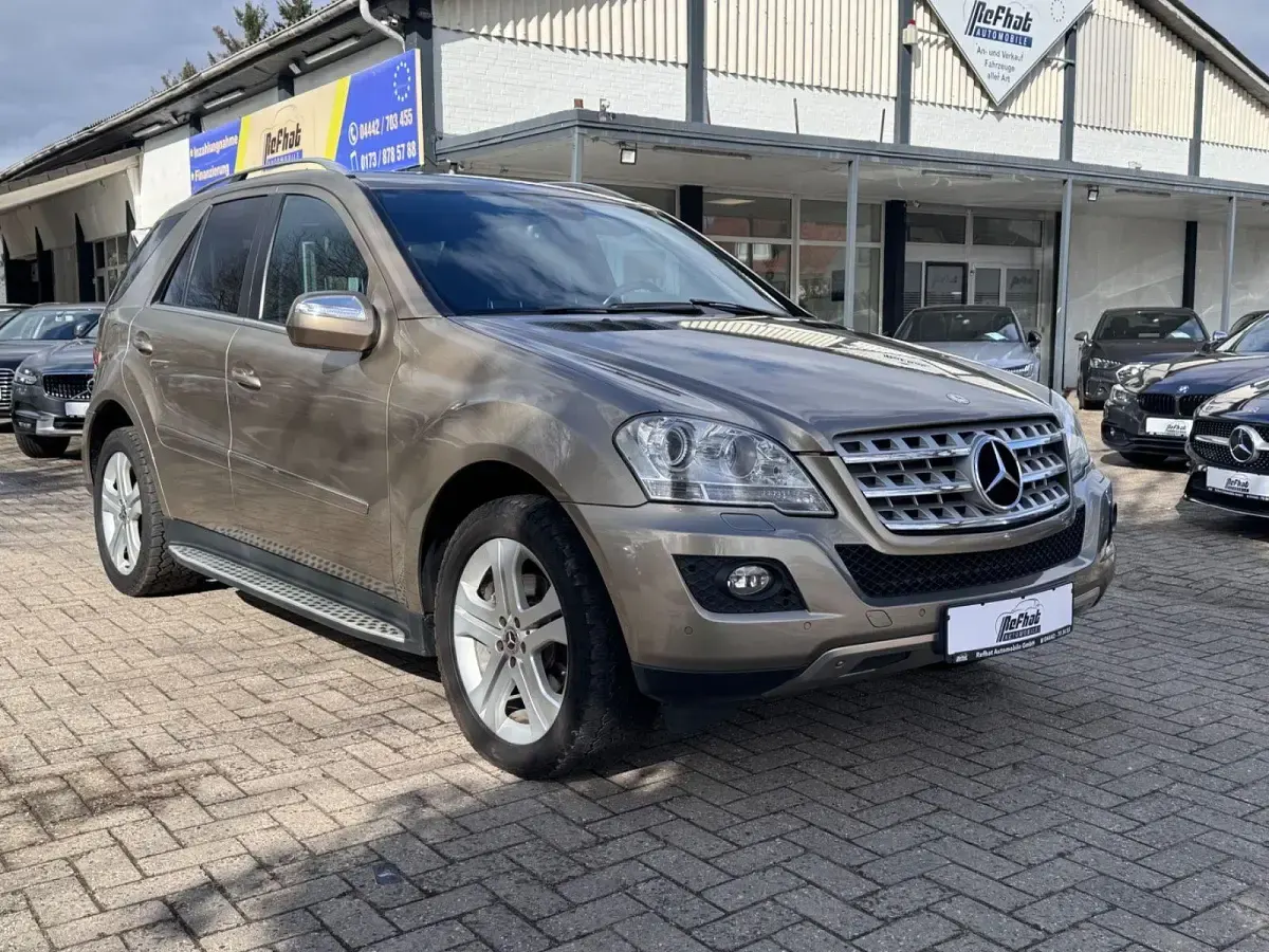 Gebraucht Mercedes ML320 224 PS (164 kW) 2009 Sanidinbeige  metalliclack SUV