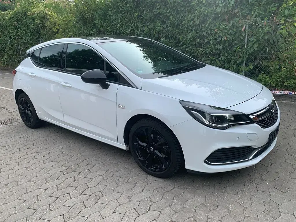 Gebraucht Opel Astra Dynamic 125 PS (91 kW) 2018 Weiß Limousine