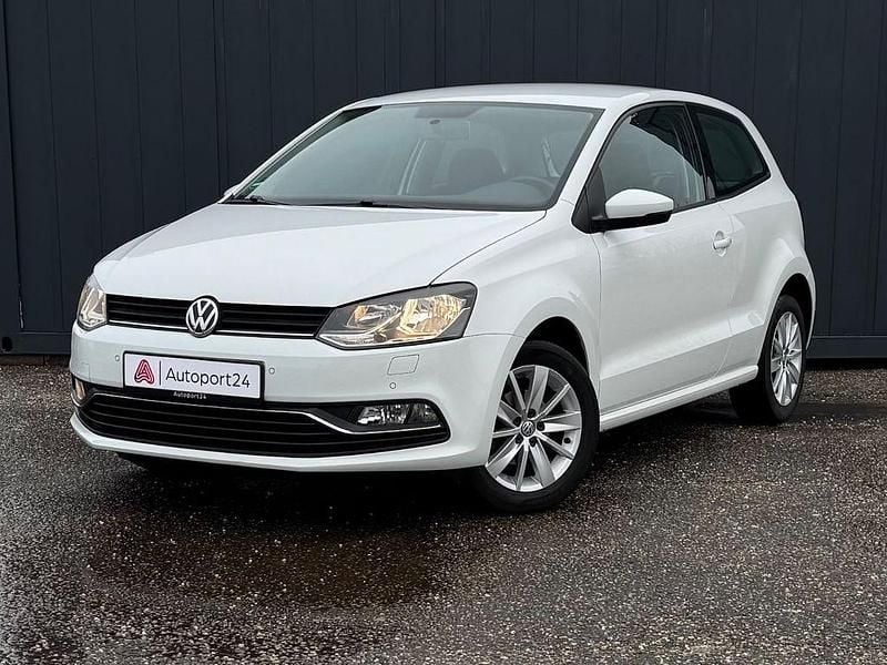 Weiß Gebraucht 2016 VW Polo Comfortline Limousine | 6.900 € (Guter Preis) - Bild 1/4