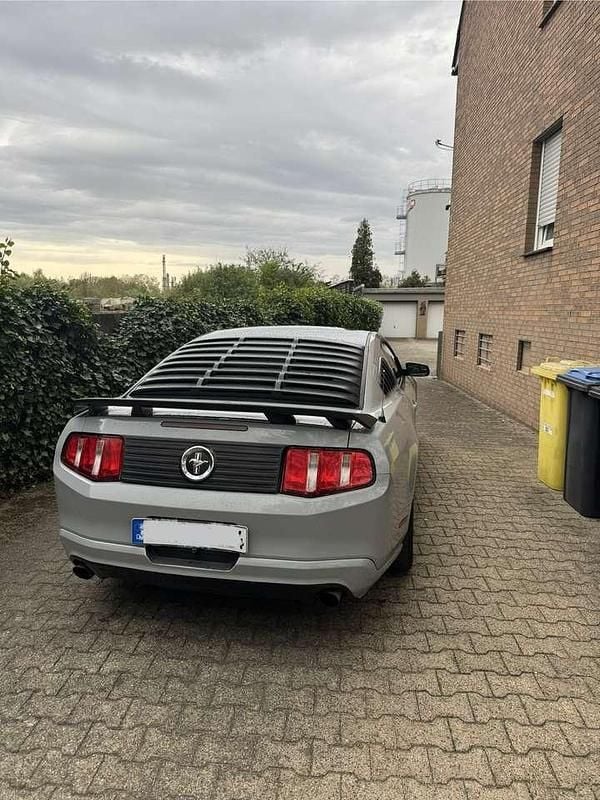 Gebraucht Ford Mustang 305 PS (224 kW) 2012 Rot Kleinwagen
