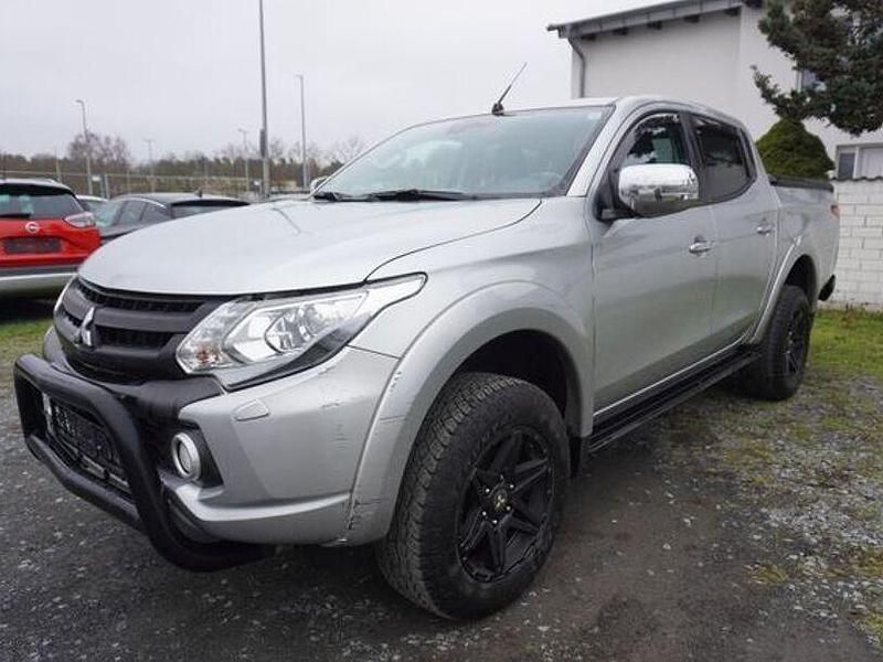 Silber Gebraucht 2019 Mitsubishi L200 Diamant Edition Abholung | 22.500 € (Fairer Preis) - Bild 1/4
