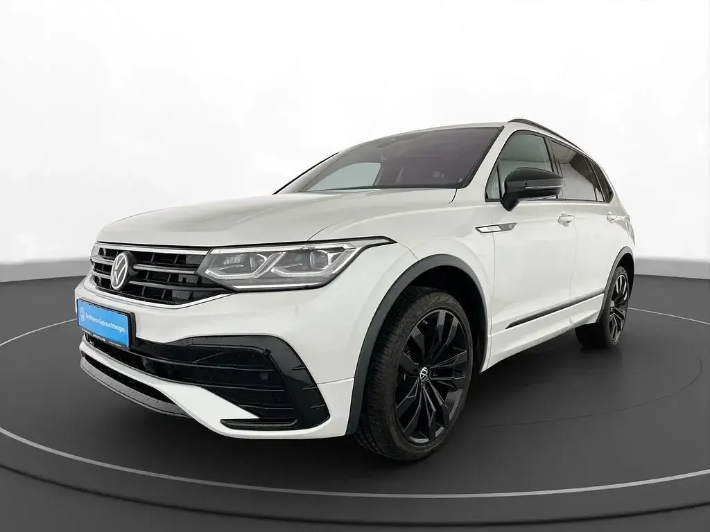 Gebraucht VW Tiguan Allspace R-line 190 PS (139 kW) 2022 Oryxweiss perlmuteffekt (metallic) SUV
