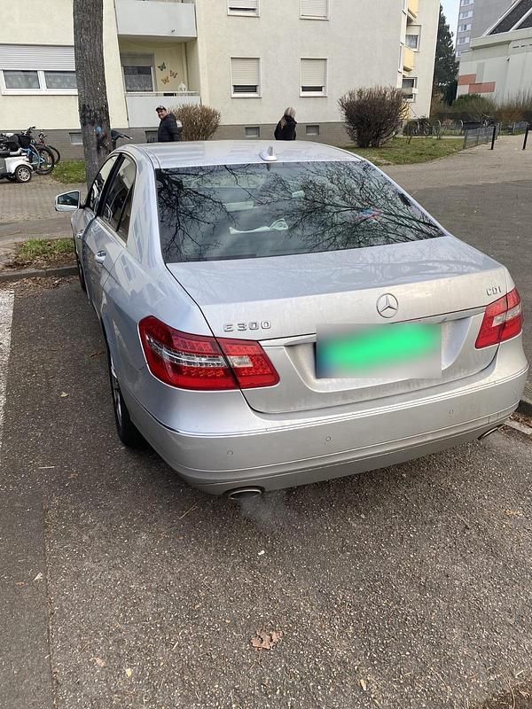 Gebraucht Mercedes E300 204 PS (150 kW) 2010 Silber Limousine