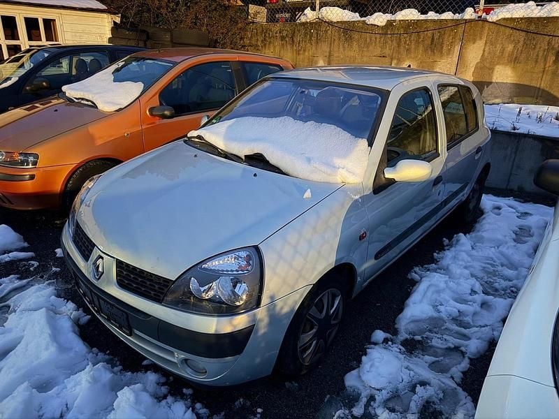 Gebraucht Renault Clio II 100 PS (73 kW) 2001 Silber Kleinwagen