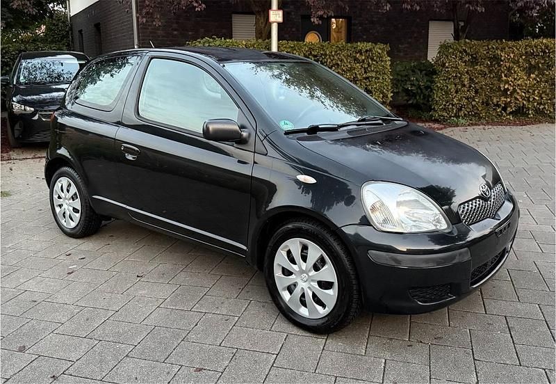 Schwarz Gebraucht 2004 Toyota Yaris Kleinwagen | 2.400 € (Etwas zu teuer) - Bild 1/4