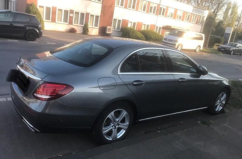 Usado Mercedes E220 Avantgarde 194 CV (142 kW) 2016 Gris Berlina